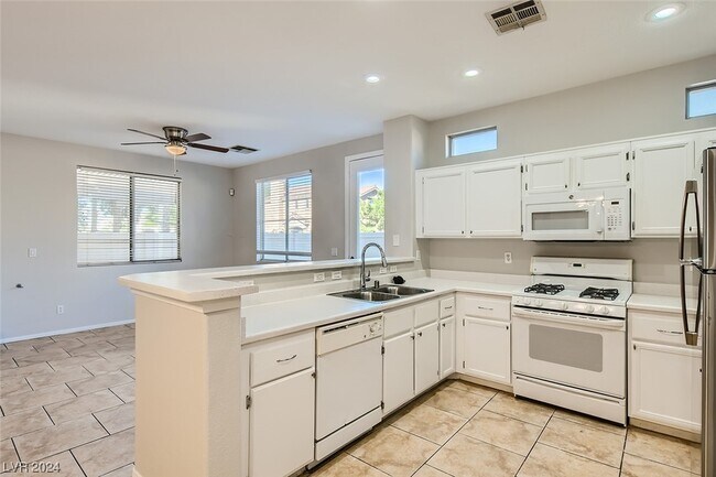 Foto del edificio - 5276 Vine Hill Ct