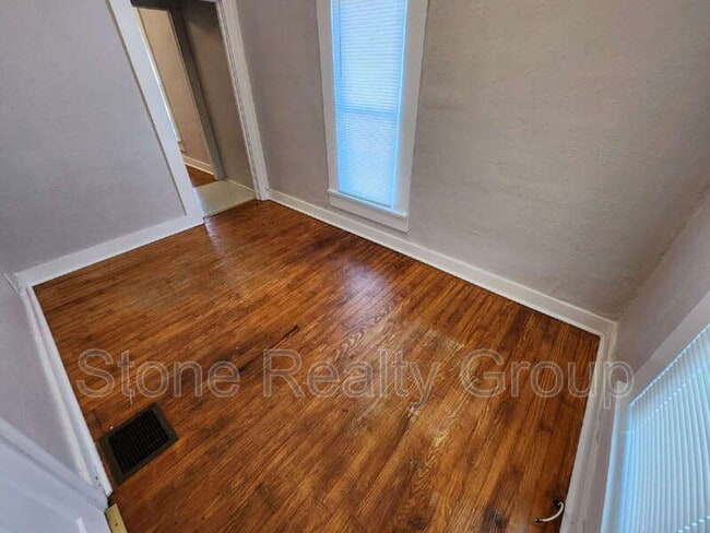 Building Photo - 233 S Lincoln St