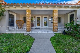 Building Photo - 11020 NE 10th Ave