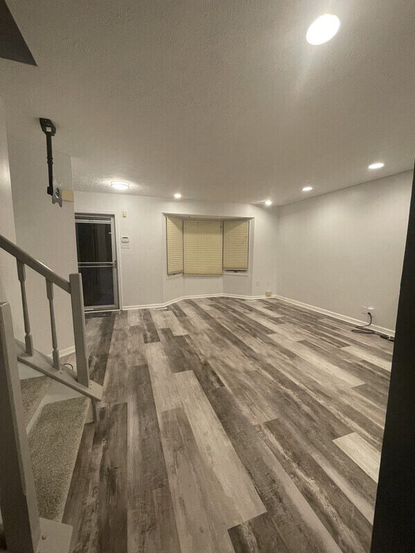 Building Photo - 6 Hobb Ct