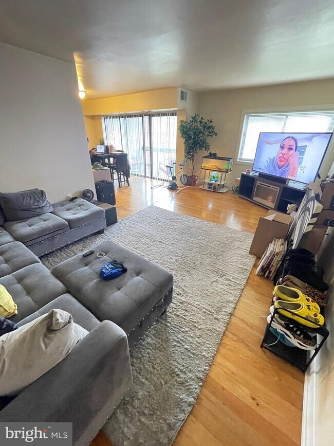 Foto del edificio - 6302 Hil-Mar Dr