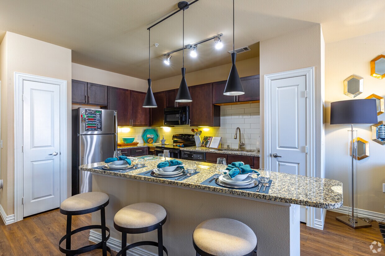 Keller Springs Crossing Apartments in Carrollton, TX