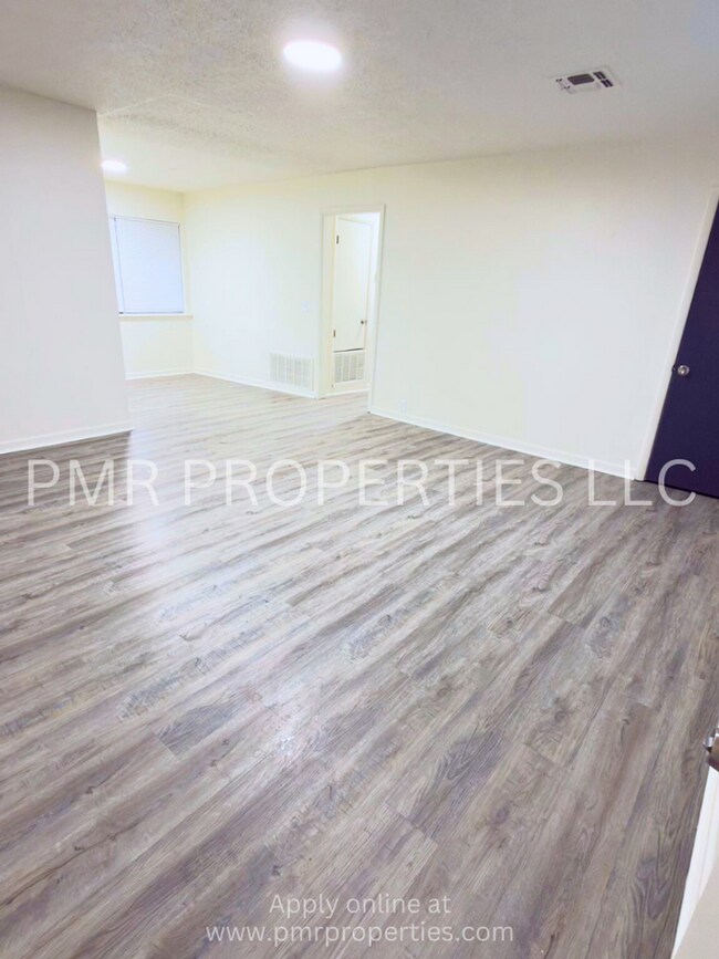 Building Photo - 2 Bedrooms/1 Bathroom House