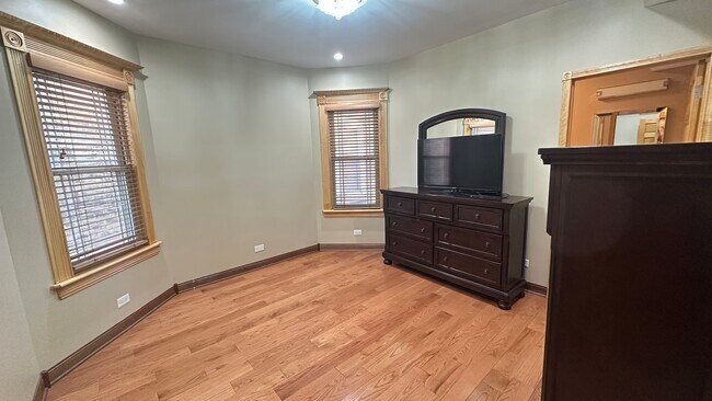 Foto del edificio - 5716 N Campbell Ave