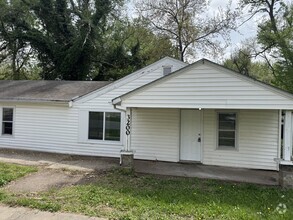 Building Photo - 3200 SE Colorado Ave