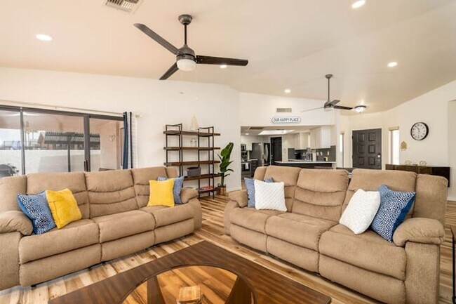 Foto del edificio - MOVE IN SPECIAL!!! Unfurnished Long Term P...