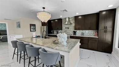 Building Photo - 279 Torrey Pines Point