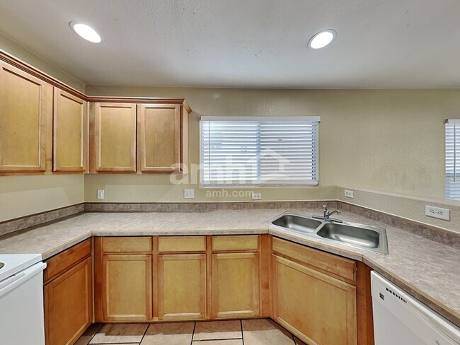 Building Photo - 6241 S Sun View Way