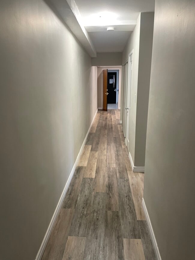 Building Photo - 2150 Lilnan Ct