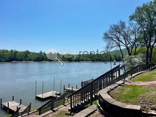 Foto del edificio - 3166 Waterfront Dr
