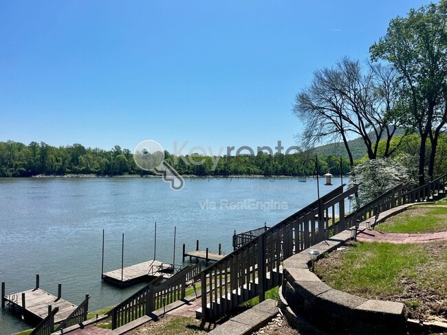 Photo - 3166 Waterfront Dr Townhome