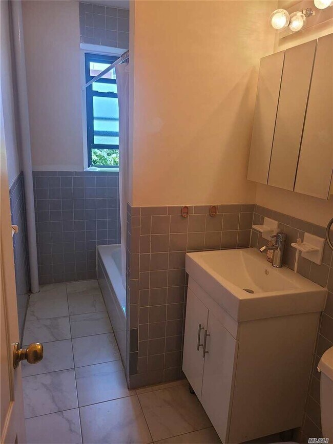 Foto del edificio - 65-38 Booth St