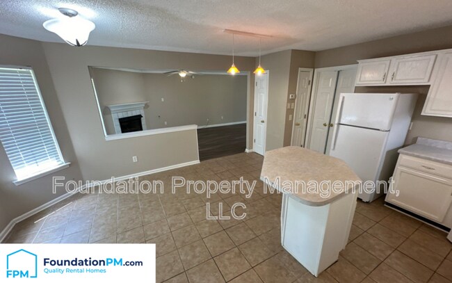 Foto del edificio - 7472 Creekside Dr