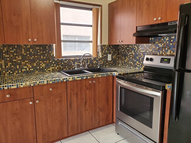 Foto del edificio - 1451 W 43rd Pl
