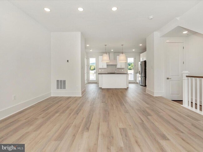 Foto del edificio - 705 Iron Frg Rd