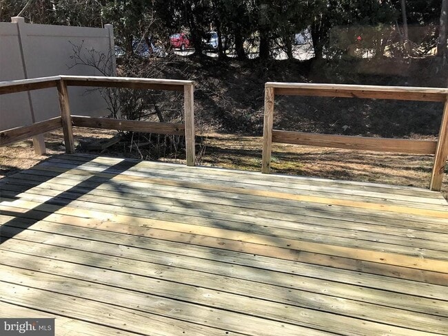 Building Photo - 12 Manor Dr