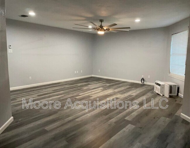 Building Photo - 730 Patricia Dr