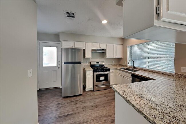 Foto del edificio - 16327 Hickory Point Rd