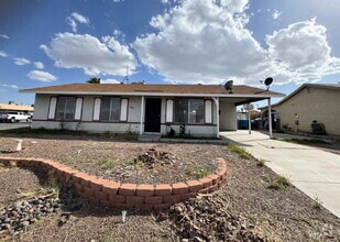 Building Photo - 4047 Maple Hill Rd