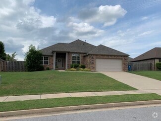 Building Photo - 3304 SW Briar Creek Ave