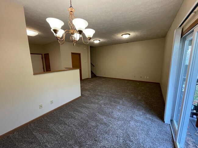 Foto del edificio - 3 Bedroom 3.5 Bath Townhouse