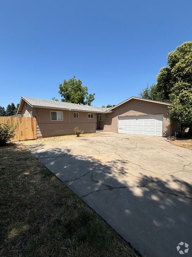 Building Photo - 1143 E Alexander Ave