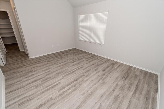 Building Photo - 3214 Buttercup Dr