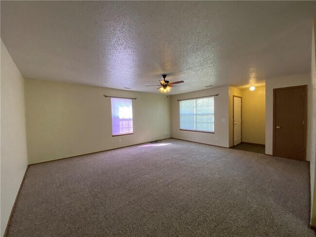 Building Photo - 816 E Audrey Ln