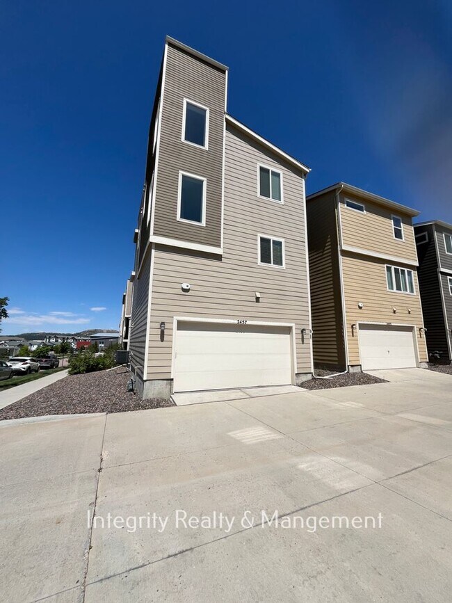 Building Photo - 2457 Majorca Dr