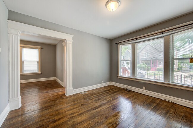 Building Photo - 11638 S Yale Ave