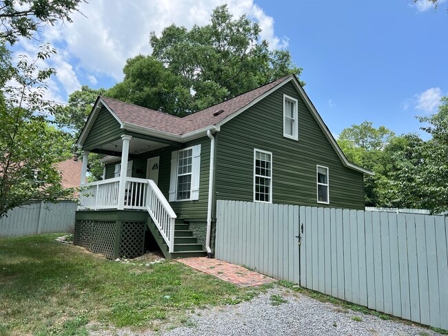 Building Photo - 711 Cherokee Ave