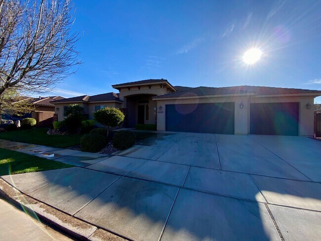 Building Photo - SPACIOUS 4 BEDROOM HOME FOR RENT