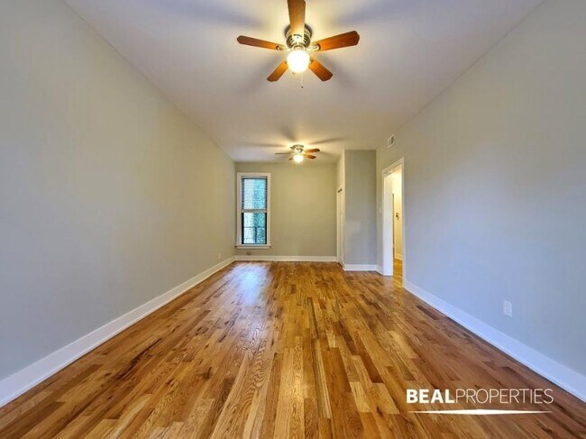 Photo - 3 bedroom in CHICAGO IL 60657 Apartment