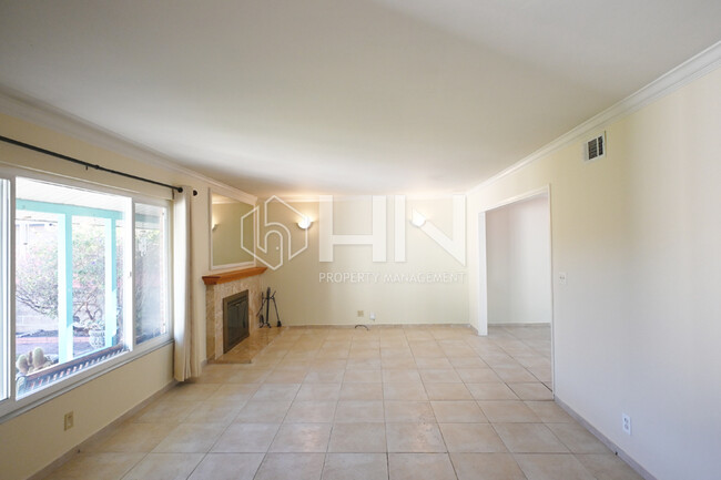 Foto del edificio - 1383 Homestead Ln