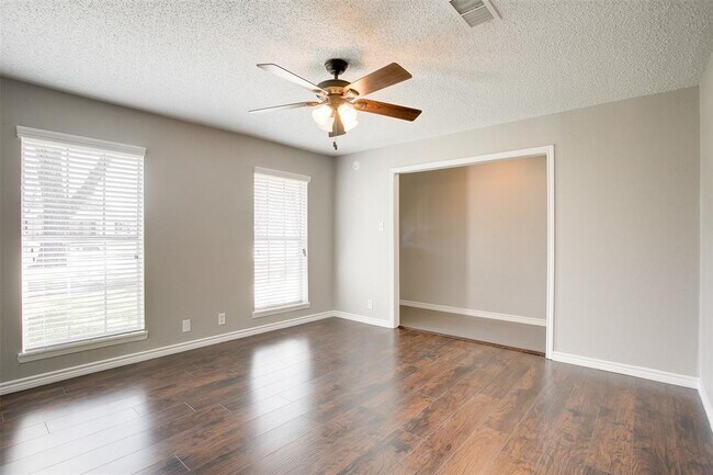 Building Photo - 4101 Skyline Dr