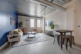 Building Photo - 1009 W Juneau Ave