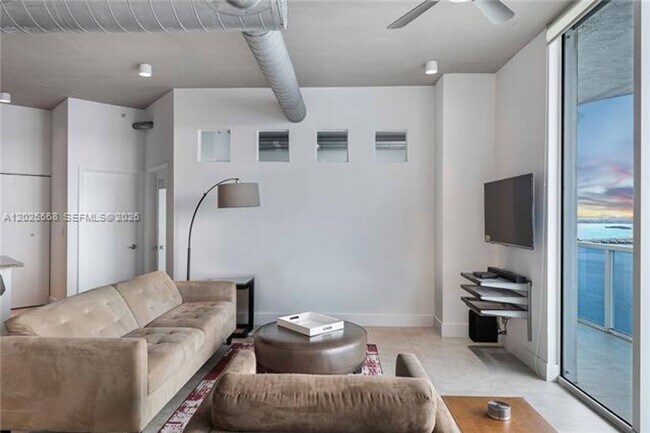 Foto del edificio - 700 NE 25th St