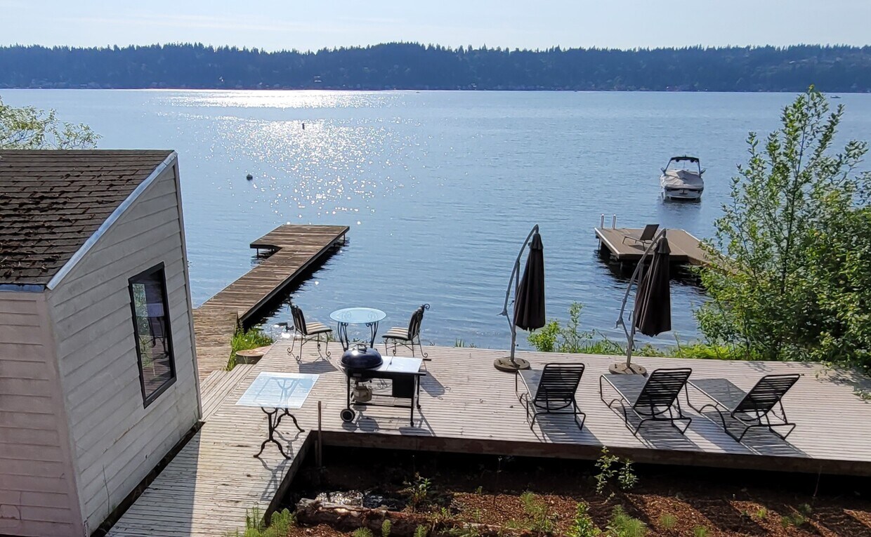 Primary Photo - 1104 E Lake Sammamish Pky SE