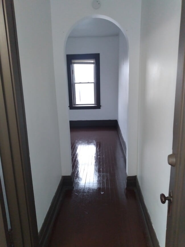 Building Photo - 130 E 13th Ave