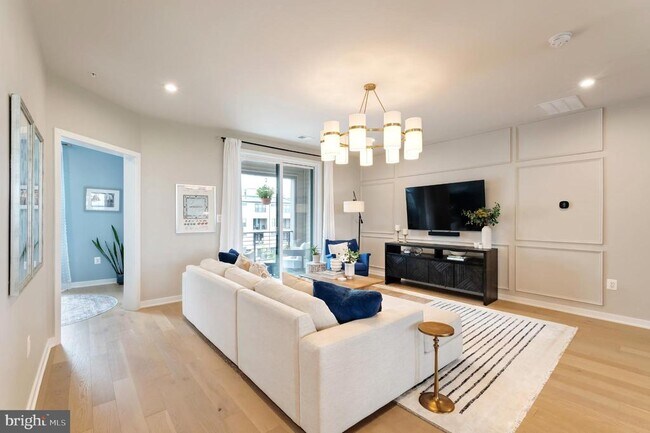 Foto del edificio - 22405 Claude Moore Dr