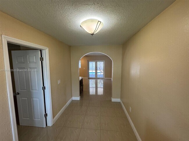 Foto del edificio - 2731 Cambridge Rd