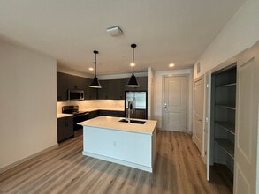 Building Photo - 1301 Leah Ave