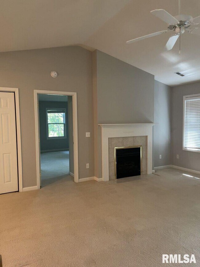 Foto del edificio - 934 West Trailcreek Drive