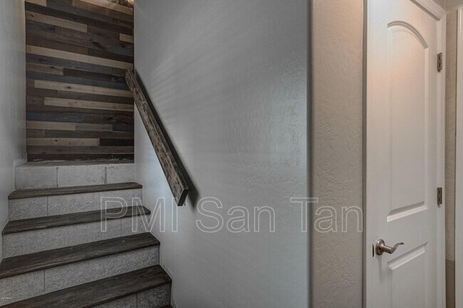 Foto del edificio - 240 W Juniper Ave