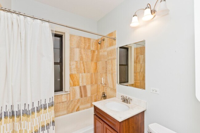 Foto del edificio - 4348 N Kenmore Ave