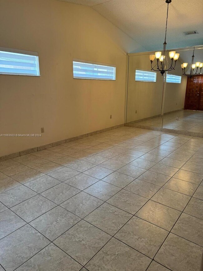 Foto del edificio - 3165 W 73rd Pl
