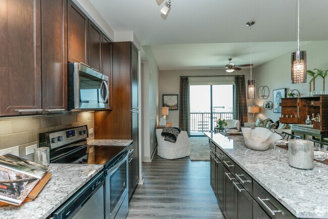 Foto del edificio - Your Dream Apartment Is Just a Tour Away!