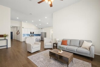 Building Photo - 104 Camella St