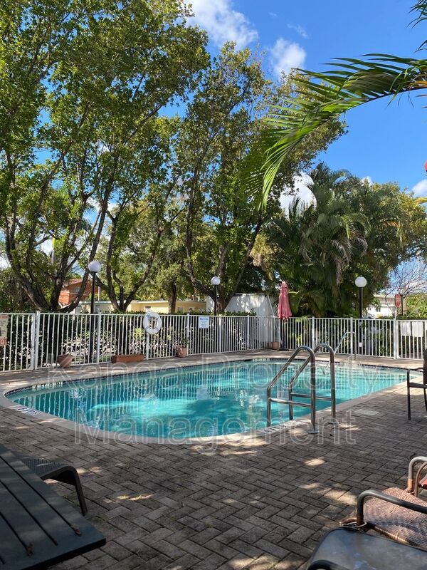 Foto del edificio - 2947 SW 18th Terrace
