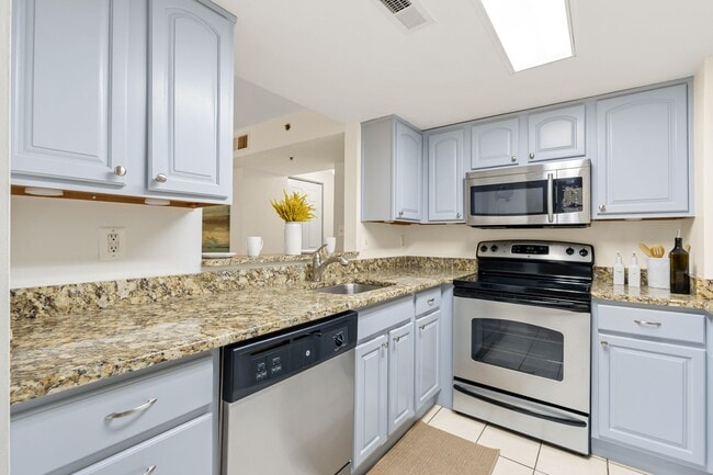 Foto del edificio - Spacious & Conveniently Located 2br/2ba on U St Corridor!